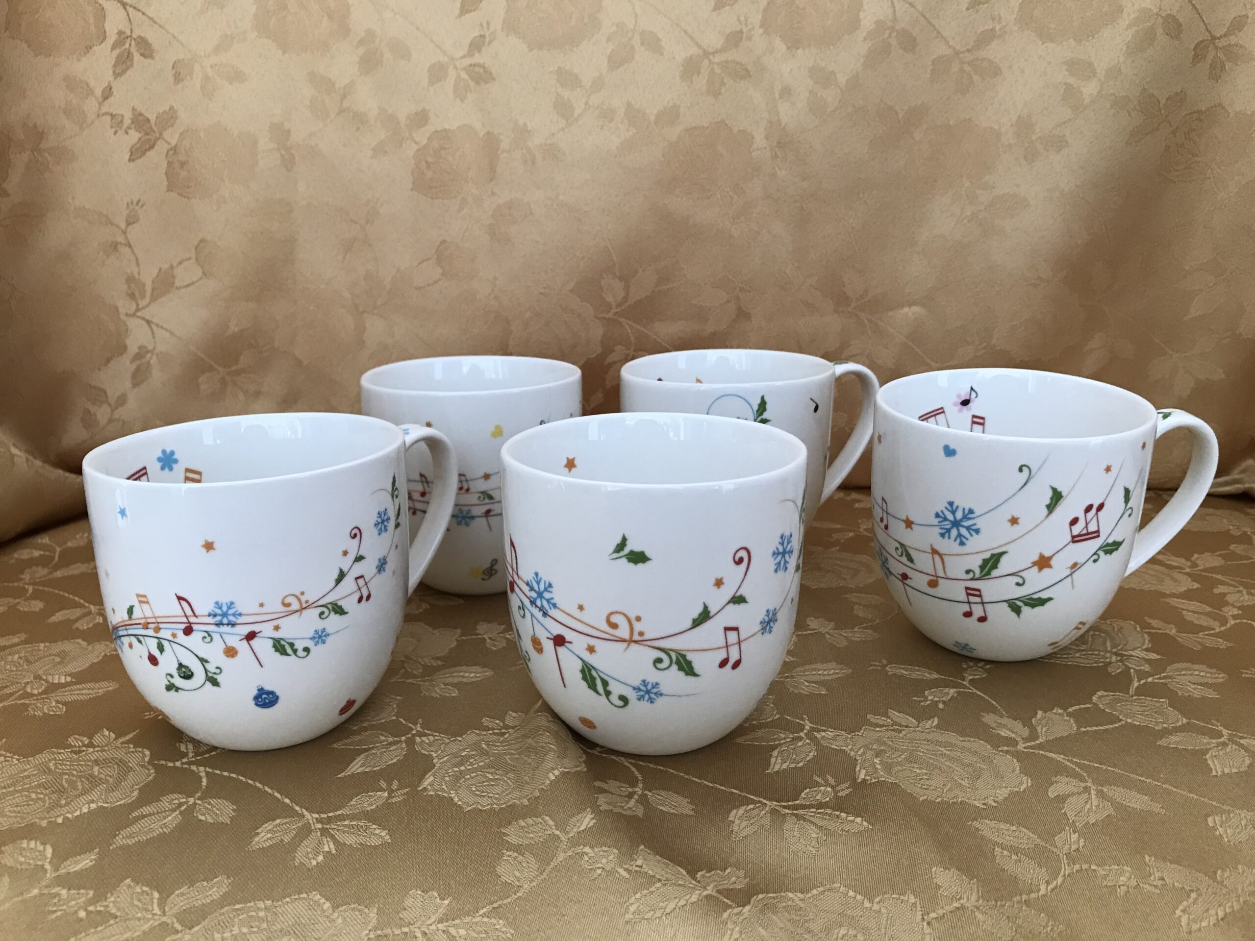 ポーセリングアートのマグカップ4つ