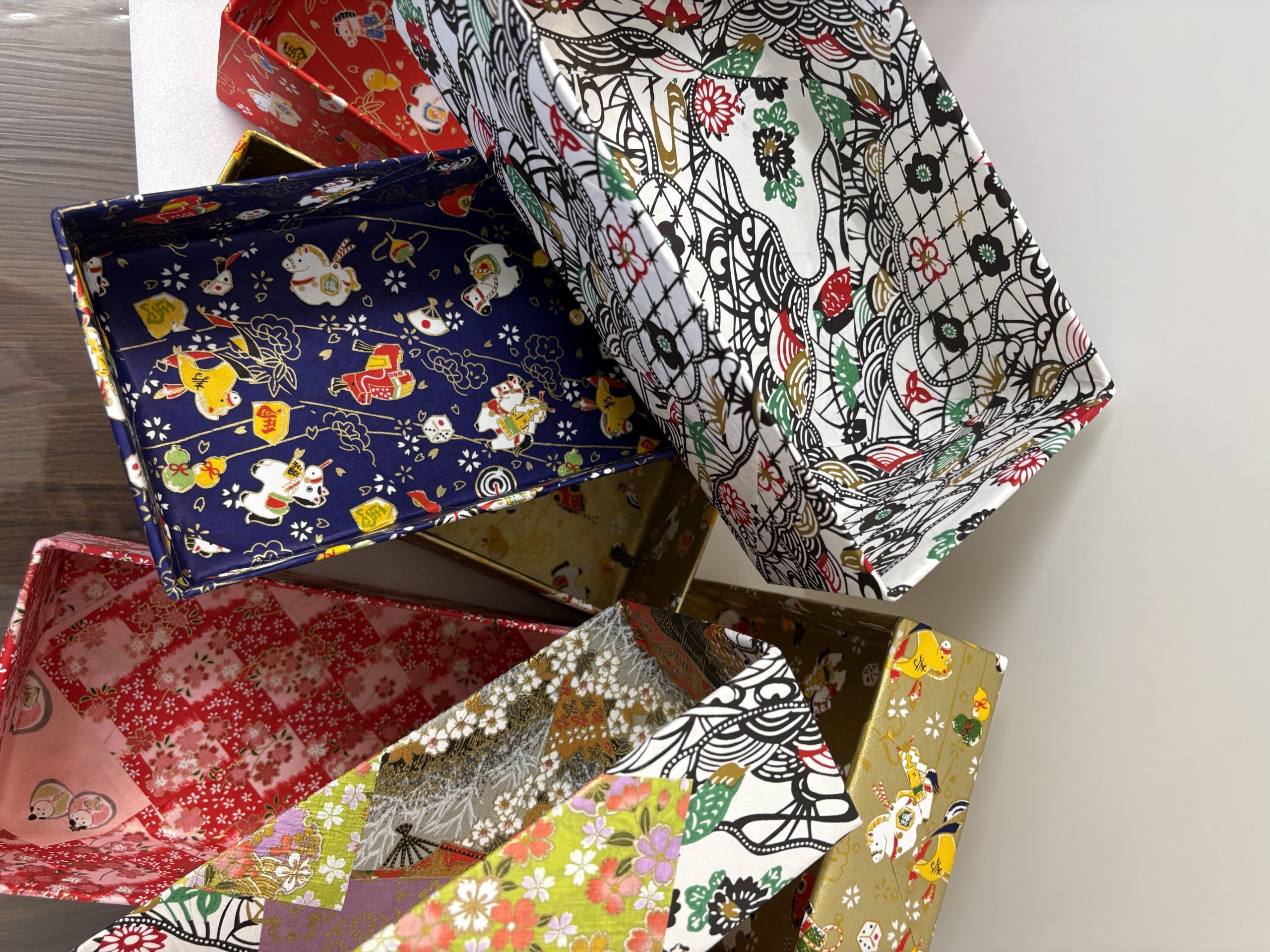 カラフルな和紙千代紙の箱